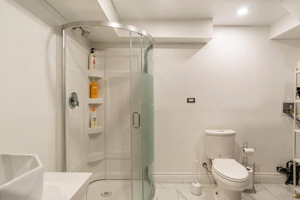 Big Oasis Studio Near Airport Yyz Hotel Toronto Ngoại thất bức ảnh